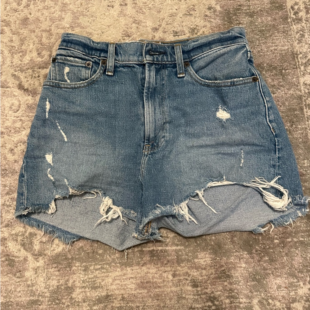 Abercrombie & Fitch 4” high rise mom short